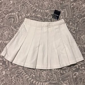 Forever 21 white pleated skater tennis shirt